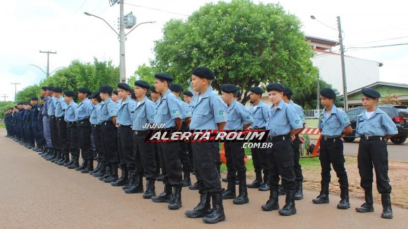 Polícia Militar do 10º Batalhão realiza solenidade em comemoração ao Dia da Bandeira Nacional